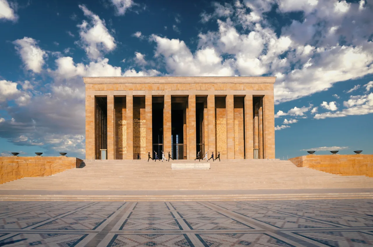 El mausoleo con columnas de Anıtkabir en Ankara